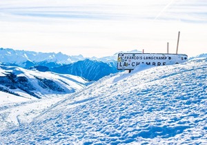 Apartment for 2 to 4 people with unique ski in & out in the center of Saint François Longchamp.