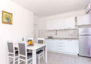 Apartments Drazen (59221-A4) - Stomorska - island Solta