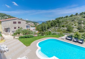 Apartments Drazen (59221-A6) - Stomorska - island Solta