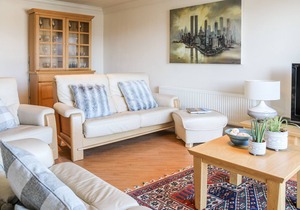 APARTMENT 19, pet friendly, with a garden in Morfa Nefyn