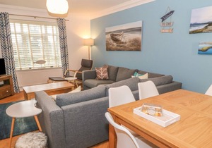 APARTMENT 7, country holiday cottage, with a garden in Morfa Nefyn