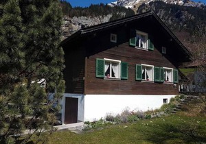 Apartment Chalet Fluegärtli by Interhome