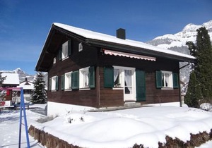 Apartment Chalet Fluegärtli by Interhome