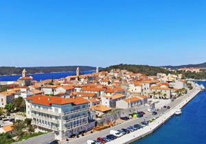Apartment Dorka (RAB303) in Rab/Rab - 6 persons, 3 bedrooms