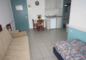 Apartment for 4 persons, swimming pool, near the beach