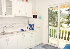 Apartment Gojko - 50 m from the beach: A4(2+1) - Zivogosce, Riviera Makarska, Croatia