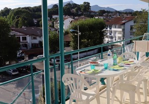 Apartment in Ciboure with heated pool and private parking