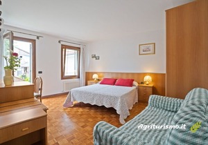 Apartment in farmhouse, Venice. Bedroom, bathroom, full kitchen / living room.