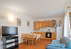 Apartment in farmhouse, Venice. Bedroom, bathroom, full kitchen / living room.