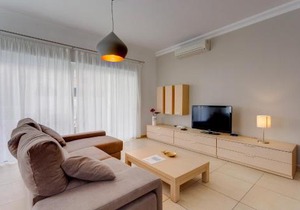 Apartment In Fort Cambridge with Pool