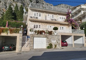 Apartment Ivan - with parking : A2(2) bungalov - Omis, Riviera Omis, Croatia
