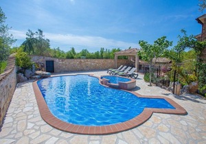 Apartment Manuel Ograde II with shared Pool