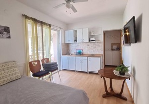 Apartment Mlad - with pool: A2(2+1) - Rogac, Island Solta, Croatia