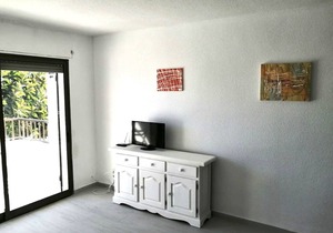 Apartment near the beach, shared pool, wifi, private parking.