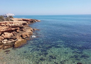 Apartment near the beach, shared pool, wifi, private parking.
