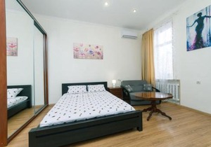 Apartment on Saksahanskoho Street