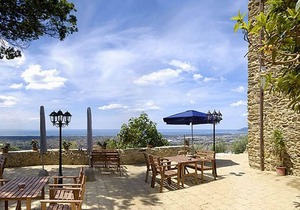 Apartment on the first floor with a private sitting area and a wonderful view