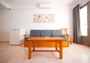 Apartment Ses Veles 2 dormitorios close to the Beach with Sea View, Pool, Wi-Fi & Garden