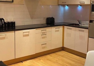 Apartment - Sleeps 4 - Balcony - Parking - Pets Ok