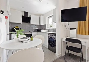 Apartment - Sleeps 5 & Free Parking