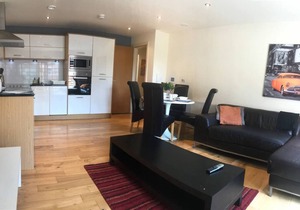 Apartment-Sleeps4-Balcony-Parking-PetsOk