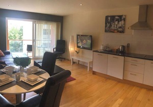 Apartment-Sleeps4-Balcony-Parking-PetsOk