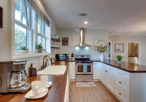 Apartment w/ Pool & Gazebo-Swanky Savannah Style