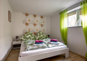 Apartment with fenced garden in Faid