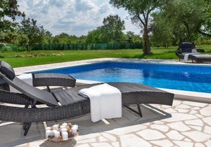 Apartment with private pool and large garden