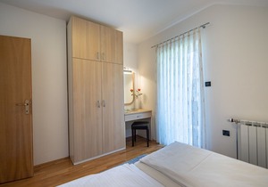 Apartments and Room Robert (80821-A1) - Korenica