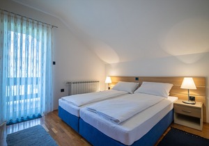 Apartments and Room Robert (80821-A1) - Korenica