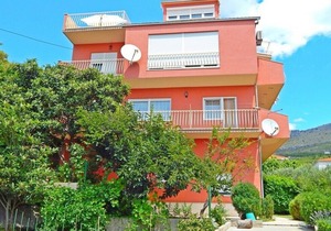 Apartments Ivan, (14054), Podstrana, Croatia