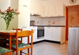 Apartments Tonka, (14490), Pucišca, hr