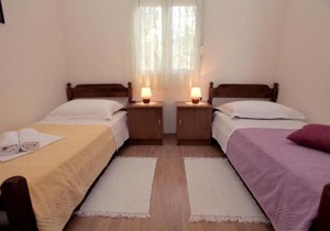 Apartments with a parking space Mavarstica, Ciovo - 11563