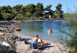 Apartments with parking space Mirca, Brac - 729