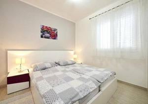 Apartments with parking space Mavarstica, Ciovo - 17803