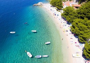 Apartments with parking space Brela, Makarska - 16603