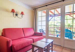 Appartement Coquet avec Piscine et Balcon à Ciboure, Proche Golf de la Nivelle - FR-1-4-480