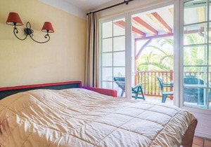 Appartement Coquet avec Piscine et Balcon à Ciboure, Proche Golf de la Nivelle - FR-1-4-480