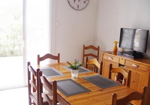 Appartement de 3 Pièces, 6-8 couchages, 2 terrasses, parking privé - Avenue de la Méditerranée - FR-1-326-479