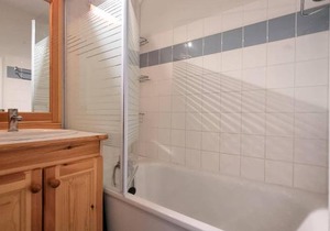 Appartement spacieux 4 pièces avec 3 chambres, balcon, proche télésiège à SuperDévoluy - FR-1-525-201