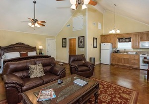 Appian Way - Celtic Cottage - Private Hot Tub - 4 min. to downtown - Wildlife