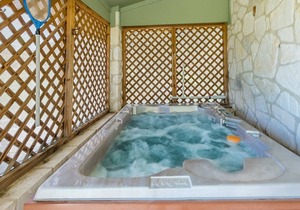 Appian Way - Celtic Cottage - Private Hot Tub - 4 min. to downtown - Wildlife