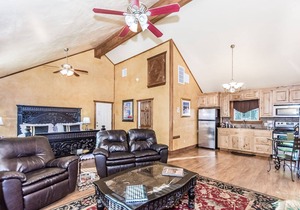 Appian Way Provence Cottage - Private Hot Tub - 4 min. to downtown