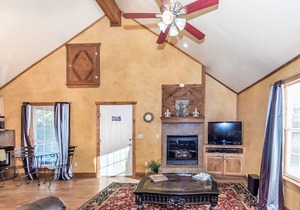 Appian Way Provence Cottage - Private Hot Tub - 4 min. to downtown