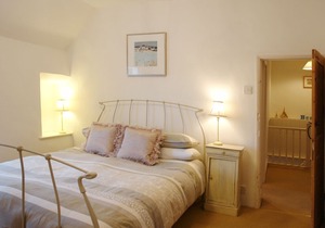April Cottage, COVERACK