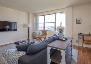 Arch, Dome, Dtown | Free Parking + Rooftop | Zencity