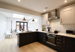 ARLO COTTAGE, ORFORD, pet friendly, with open fire in Orford
