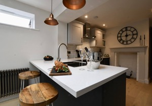 ARLO COTTAGE, ORFORD, pet friendly, with open fire in Orford