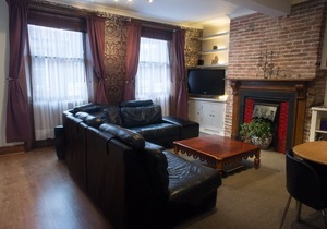Arthouse Apartment is situated in the heart of Hull city centre Old Town